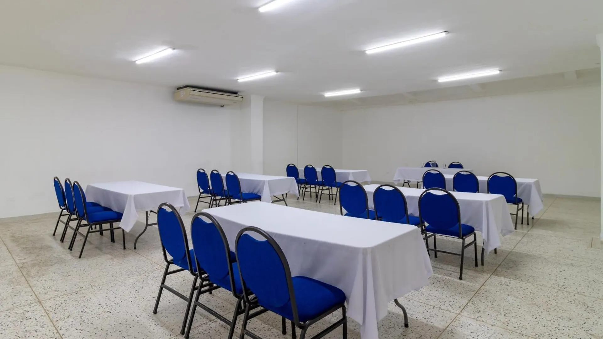 Hotel Axis Inn By Geh Suites Santa Marta  3*, Santa Marta (Magdalena)