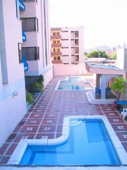 Hotel Axis Inn By Geh Suites Santa Marta